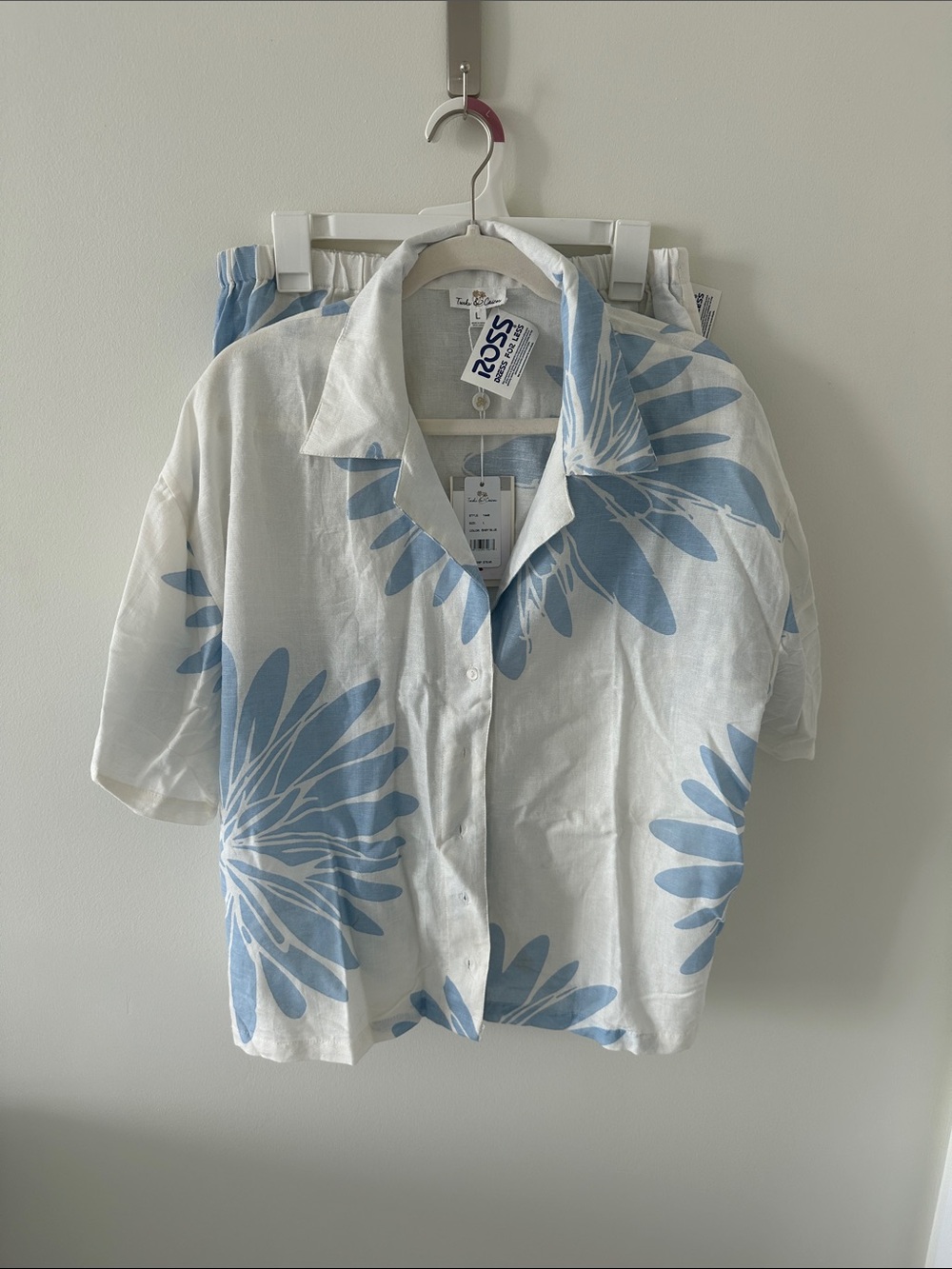 Men's White & Light Blue Floral Camp Shirt - Unbranded